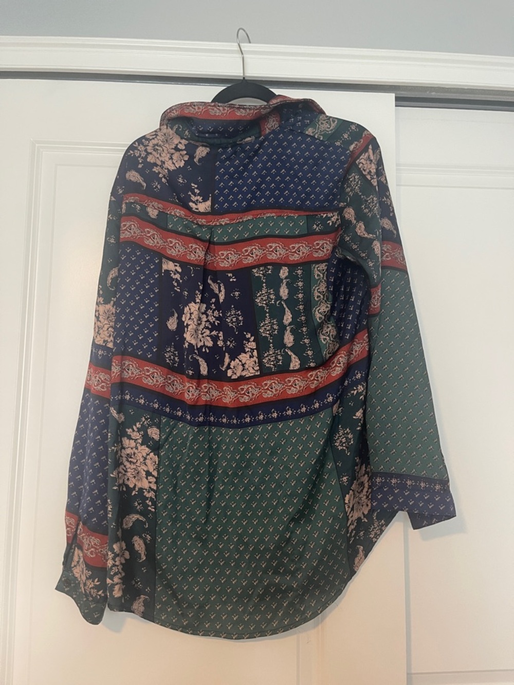 PrettyLittleThing Multicolor Paisley Print Shirt (Green, Navy, Red, Cream) - Picture 5 of 6